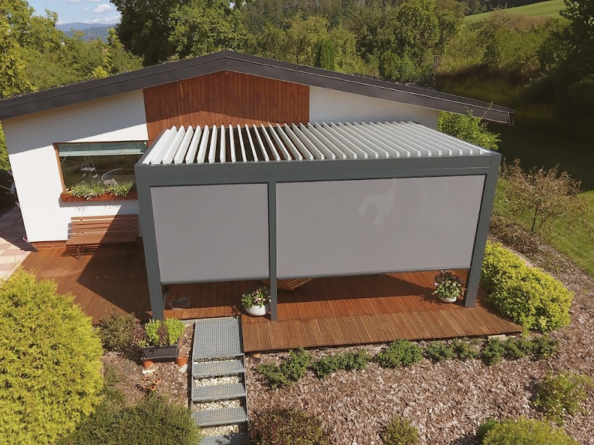 Aluminium pergola Stavanger fra Uteluksus – sidevinkel