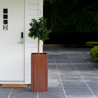 Blomsterpotte Blomsterkasse i cortenstål – Kongen