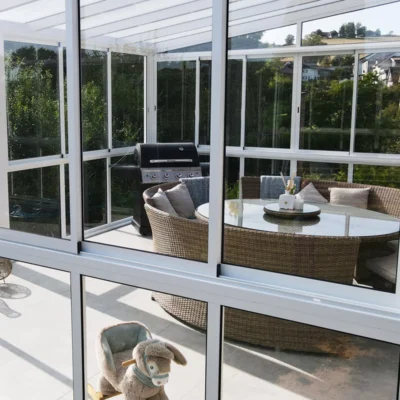 Skyvedører og skyvevinduer i aluminium med ramme